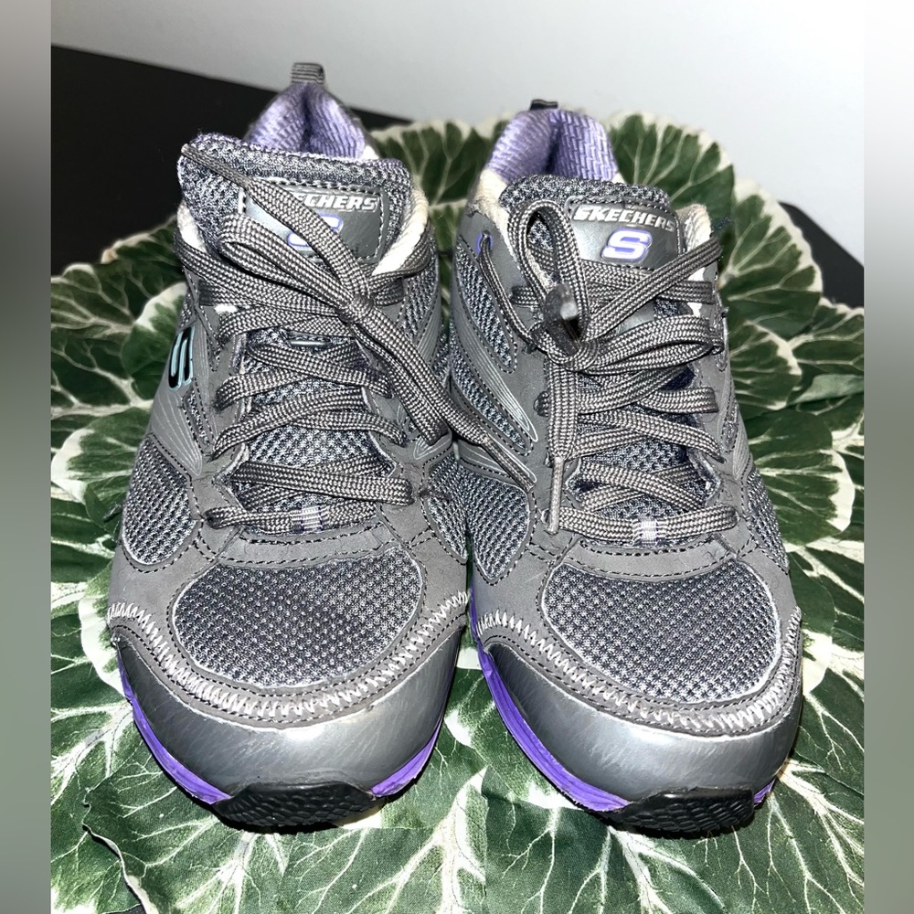 Women Sketchers Size 7.5 Gray/purple  Synthetic upper China   One Damage See Pic